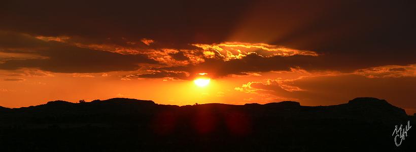 pano_699700.jpg - Couché de soleil sur le parc national de l'Isalo (sud de l'île).