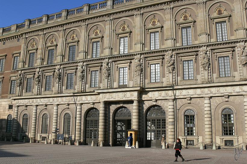 P1120060.JPG - Le palais royal de Stockholm, Stockholms Slott en suédois, est la résidence officielle du roi de Suède. Elle est située dans la vieille ville