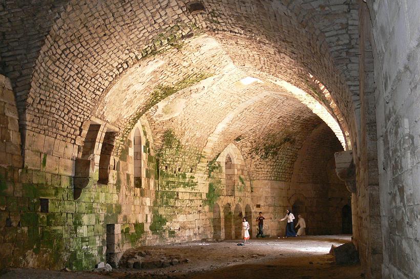 P1090025_KrakChevaliers.JPG - Au 19e siècle le château servit de résidence à un gouverneur. En 1920, le krak passa sous contrôle du mandat français et le site fut restauré à cette occasion.