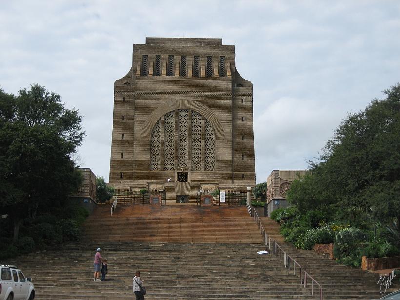 IMG_3684.jpg - Le Voortrekker Monument construit en 1949 rend hommage à la grande migration des boers. Elle fut appelée "Grand Trek".