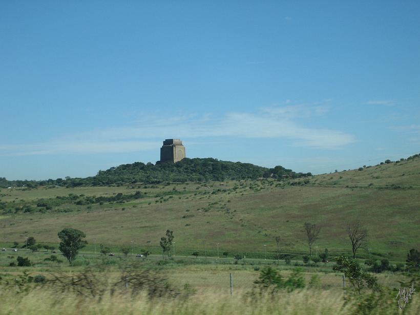 IMG_3946.jpg - Le Voortrekker Monument rend hommage aux pionniers boers qui partirent en 1835-1838 de la colonie du Cap pour amener leur culture et leur civilisation à l'intérieur des terres d'Afrique du Sud.