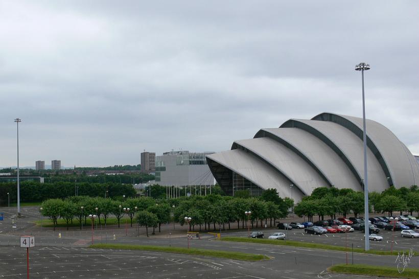 P1000592.JPG - Le Clyde Auditorium à Glasgow (The Armadillo). Situé sur les berges de la rivière Clyde, il propose 3000 places pour des concerts, conférences et expositions.