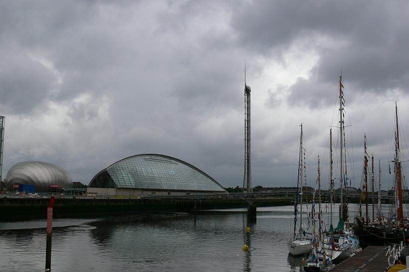 P1000876.JPG - Le pont pour piétons au dessus de la rivière Clyde à Glasgow.