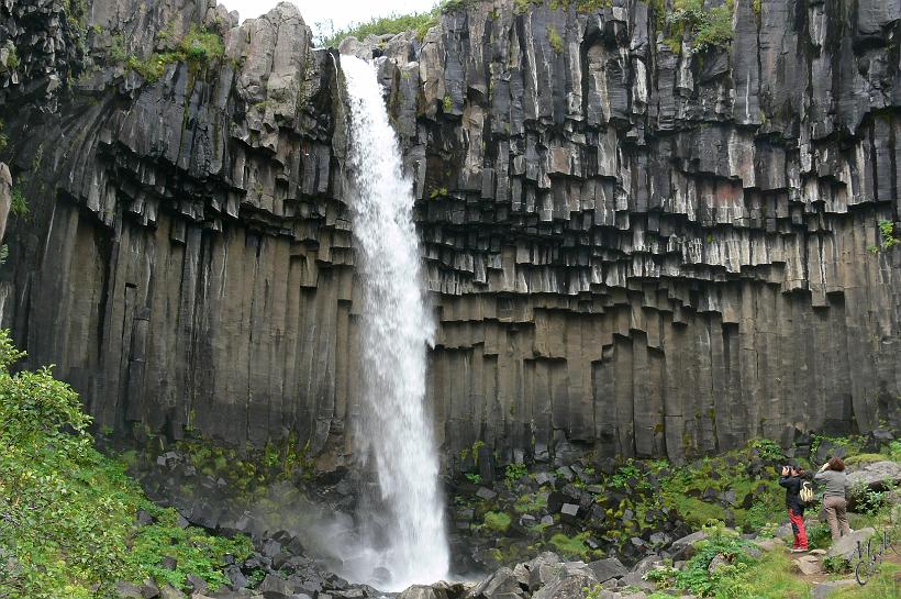 060806_Islande_Svartifoss_S_969.JPG - Ce sont ces orgues basaltiques qui ont inspiré les architectes qui ont dessiné la cathédrale de Reykjavík.