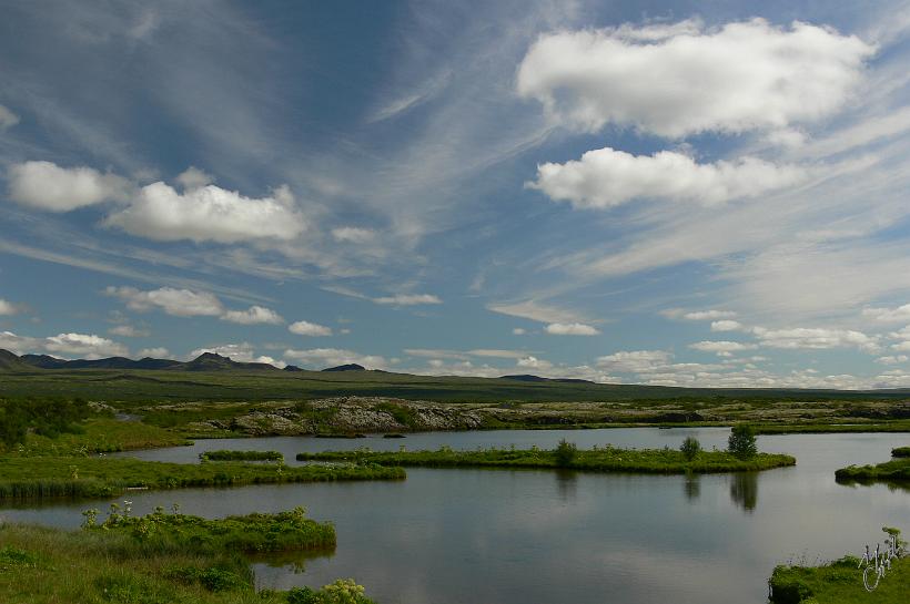 060809_Islande_Parc_Pingvellir_760.JPG - Le Parc de Þingvellir est parsemé de petits lacs.