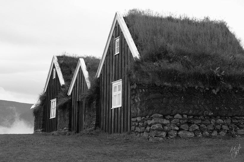 P1010261_243739.jpg - Ancienne ferme en tourbe de Glaumbaer.