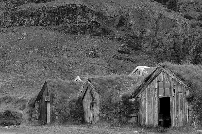 P1020035_243739.jpg - Vieilles granges près de Núpsstadur.