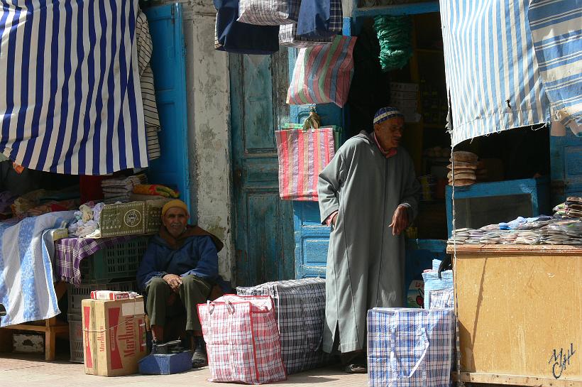 P1040344.JPG - Un bazar bien organisé. Chaque boutique du souk propose des produits bien particuliers.