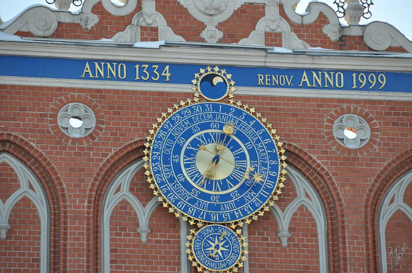 DSC_0908.JPG - L'horloge indique l'heure, bien sûr, mais aussi, la date, les phases de lune,...