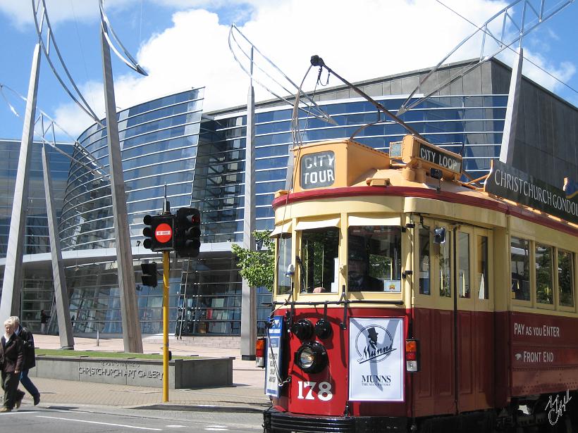 Christchurch_20051124_0451.JPG - Tramway ancien et art nouveau.