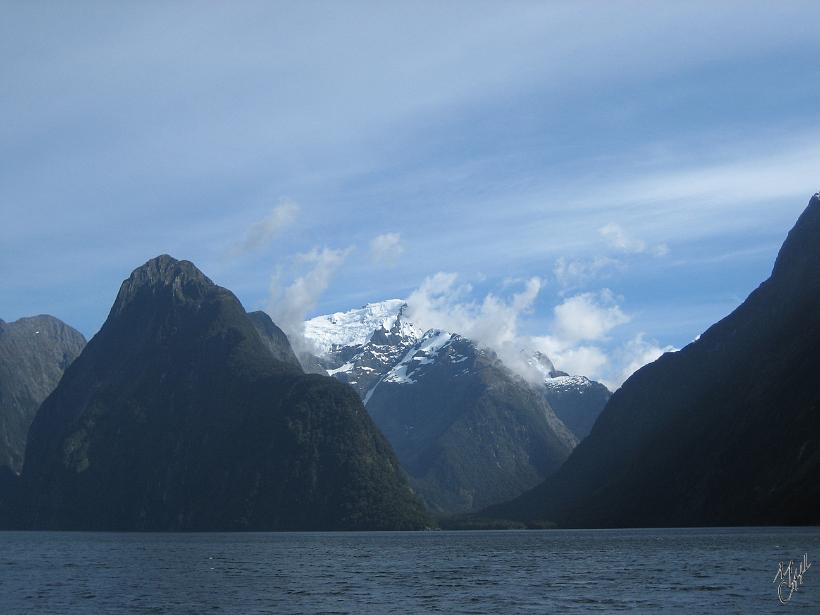 Milford_Sound_IMG_1928.JPG - Doubtful Sound. Ce nom lui est donné par le capitaine James Cook en 1770, parce qu'il n'était pas sûr (doubt=doute) qu'il soit navigable.