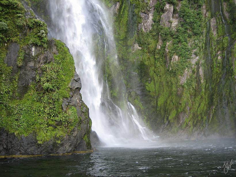 Milford_Sound_IMG_1977.JPG - Des centaines de chutes d'eau surgissent après chaque pluie