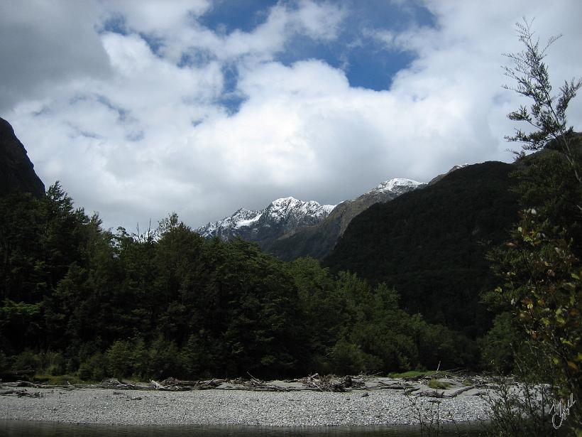 TeAnau_Milford_IMG_2329.JPG - Milford Track. Afin de conserver ce site merveilleux, il n'est permis de faire cette randonnée qu'à 40 randonneurs par jours et seulement avec un guide officiel.