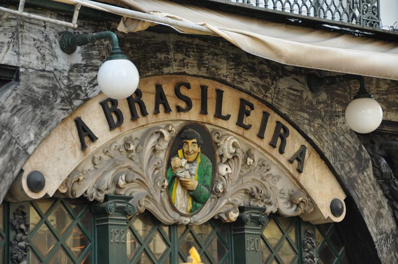 DSC_1251.JPG - A Brasileira située près de la Place Luis de Camões. Pâtisseries, boissons et restauration.