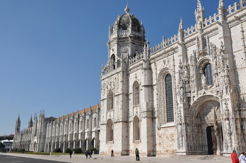 DSC_1335.JPG - Le monastère des Hiéronymites (Mosteiro dos Jeronimos), dont la construction a commencé en 1501 et n'a été terminée que 70 ans plus tard. Elle a coûté l'équivalent de 70 kg d'or par année. La plupart des coûts ont été supportés par le commerce d'épices.