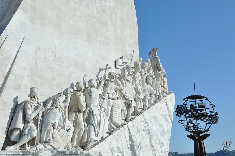 DSC_1430.JPG - À la proue se trouve le prince, suivi de 32 rois, saints, évangélisateurs, capitaines,...(de part et d'autre du monument)