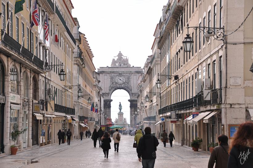 DSC_1507.JPG - La longue rue piétonne, Rua Augusta mène jusqu'au centre de la vieille ville, de la Praça do Comercio jusqu'à la place Dom Pedro IV.