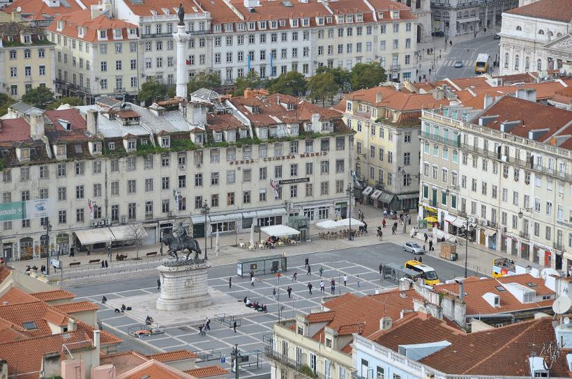 DSC_1581x.jpg - Le château offre une vue panoramique sur les ruelles de l’Alfama et, plus largement, sur la Ville Basse (Baixa) et le Tage. Ici la place Figueira.