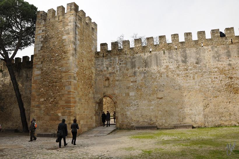 DSC_1586.JPG - Le séisme, qui frappa Lisbonne en 1775, mit une bonne partie des remparts en ruines. Leur réhabilitation ne fut entreprise qu’en 1938.