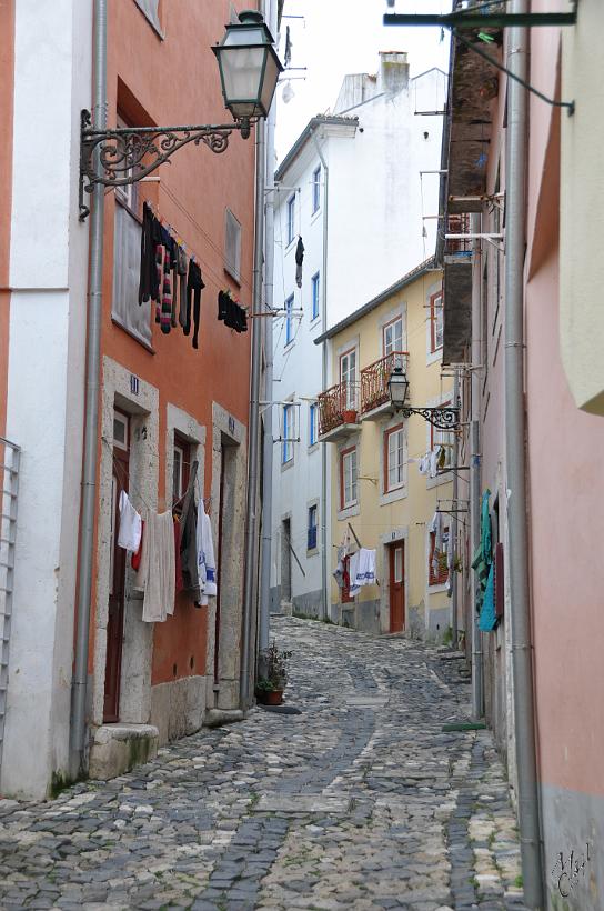 DSC_1607.JPG - Les ruelles de Santa Cruz, aux alentours du château.