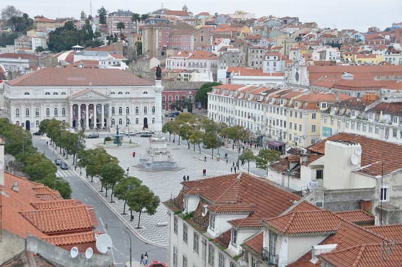 DSC_1615.JPG - Vue sur la place Dom Pedro IV de la plate forme de l'Elevador do Carmo.