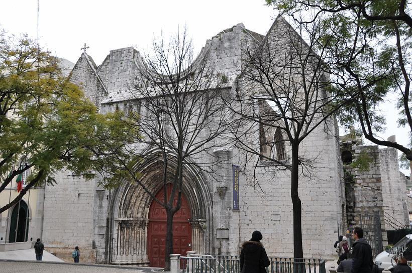 DSC_1635.JPG - Les restes du fronton de l'église Igreja Do Carmo, partiellement détruite par le tremblement de terre.