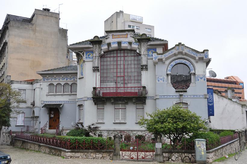 DSC_1865.JPG - La Casa Museu José Anastácio Gonçalves située dans les nouveaux quartiers, derrière le Parque Eduardo VII. Dans cette maison est exposée la collection du Dr Anastácio Gonçalves.